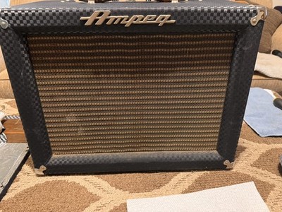 Ampeg Jet J-12-T 15W Vacuum Tube Combo Guitar Amp 1x12 1-Channel 8 Ohm