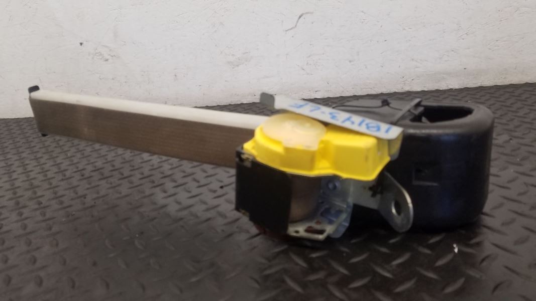 MEKE様 03-06 GMC Yukon Front Left Driver Seat Belt Retractor Tan OEM