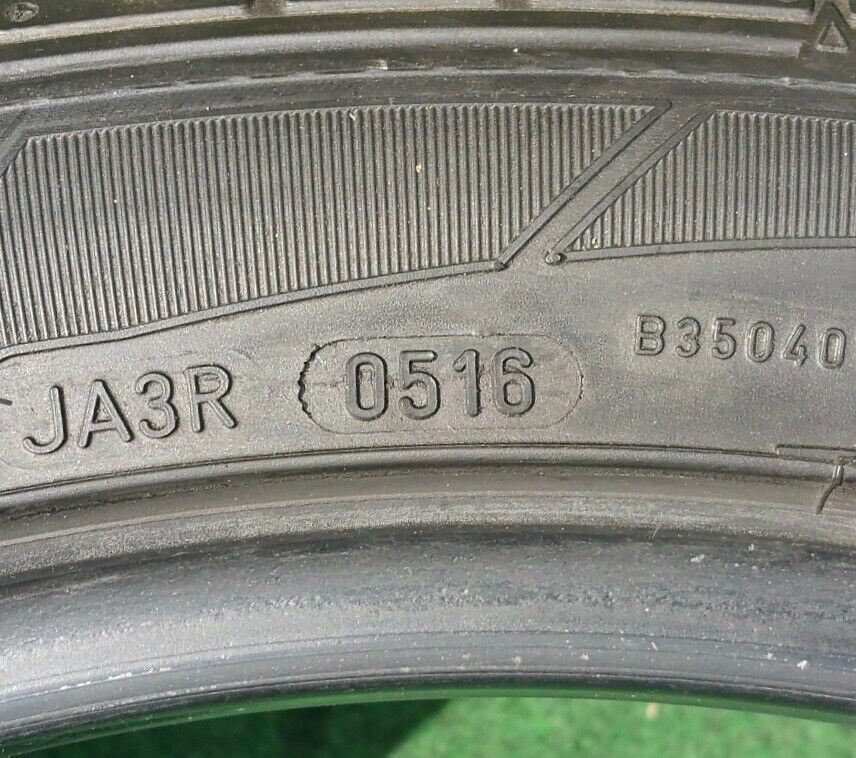 265/40R21 Dunlop SP Sport MAXX GT Tires 265/40ZR-21 Bentley Mulsanne 75% Tread
