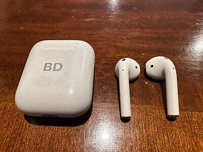 Apple AirPods 1st Generation In-Ear Headsets with Charging Case - White  888462858519 | eBay