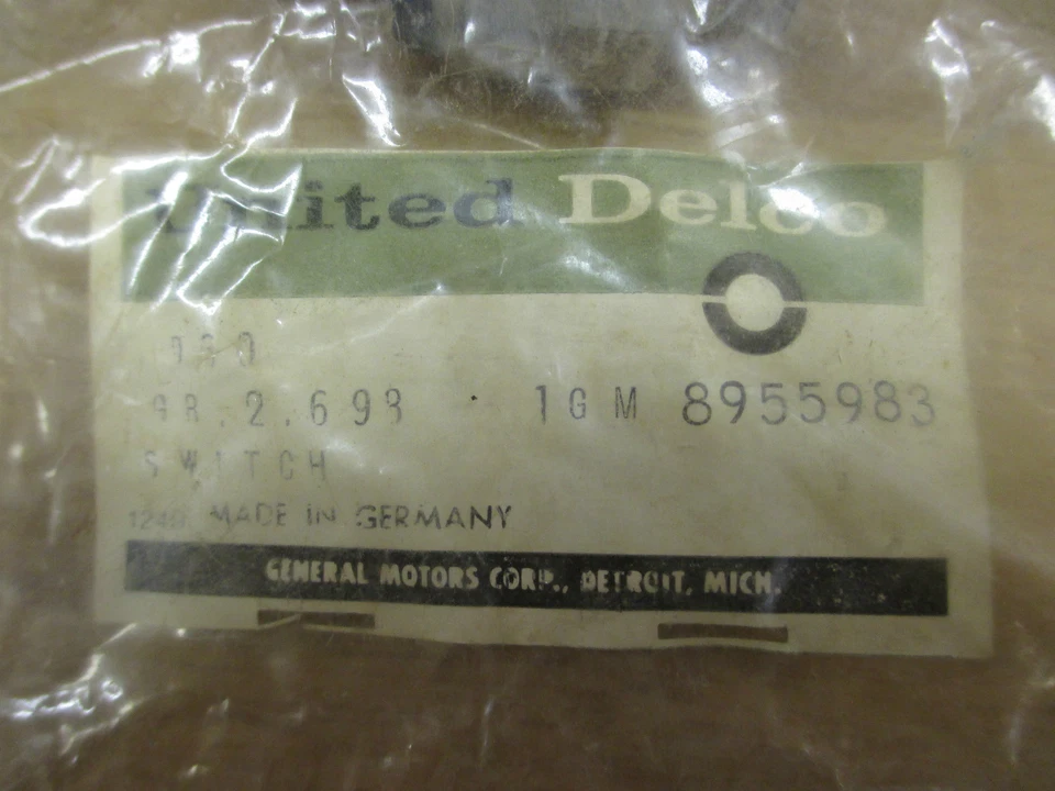 NOS OEM 1971-72 CHEVROLET VEGA {W/ AUTOMATIC TRANSMISSION} BACK UP LAMP SWITCH - Image 2 of 3