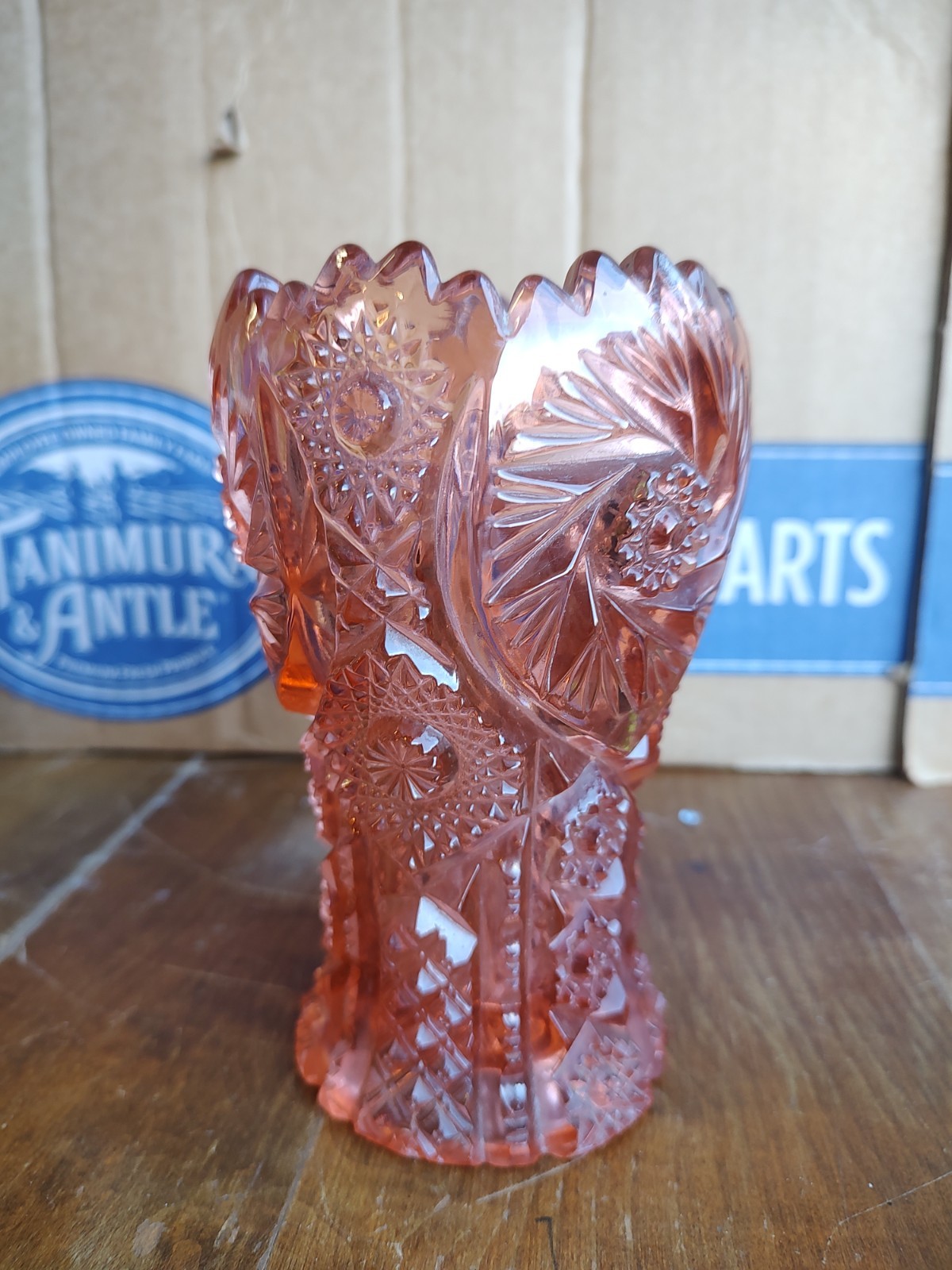 Vintage L.e. Smith Aztec Heritage Carnival Glass Vase In Pink With Saw Tooth Rim