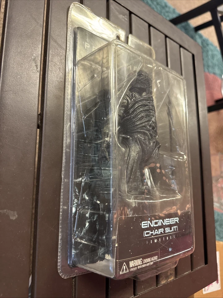 Engineer Chair Suit 8" Figure Prometheus Aliens Neca Reel Toys 2012 Sealed - Image 4 of 4