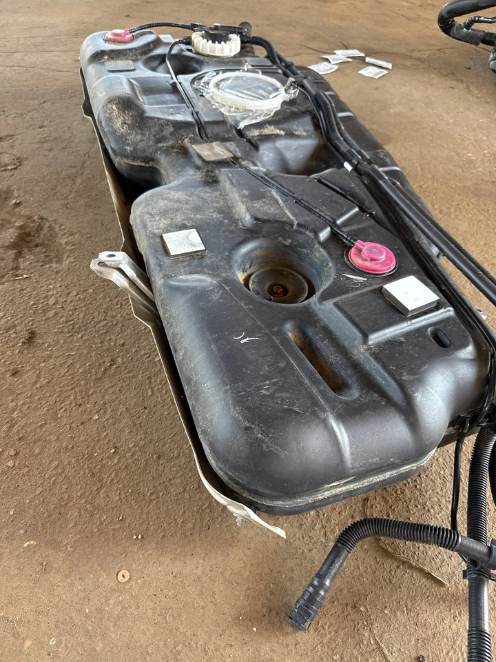 Se adapta a Toyota Sienna 2011-2016 3,5 L tracción delantera conjunto de tanque de combustible OEM envío gratuito Foto 2 de 4