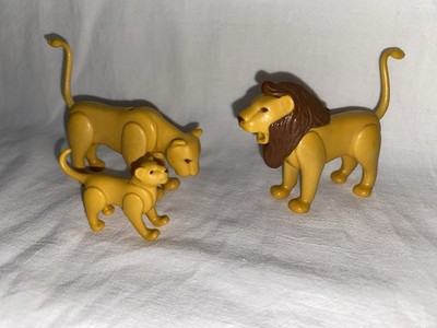 Playmobil family of lions with small savannah zoo animals circus