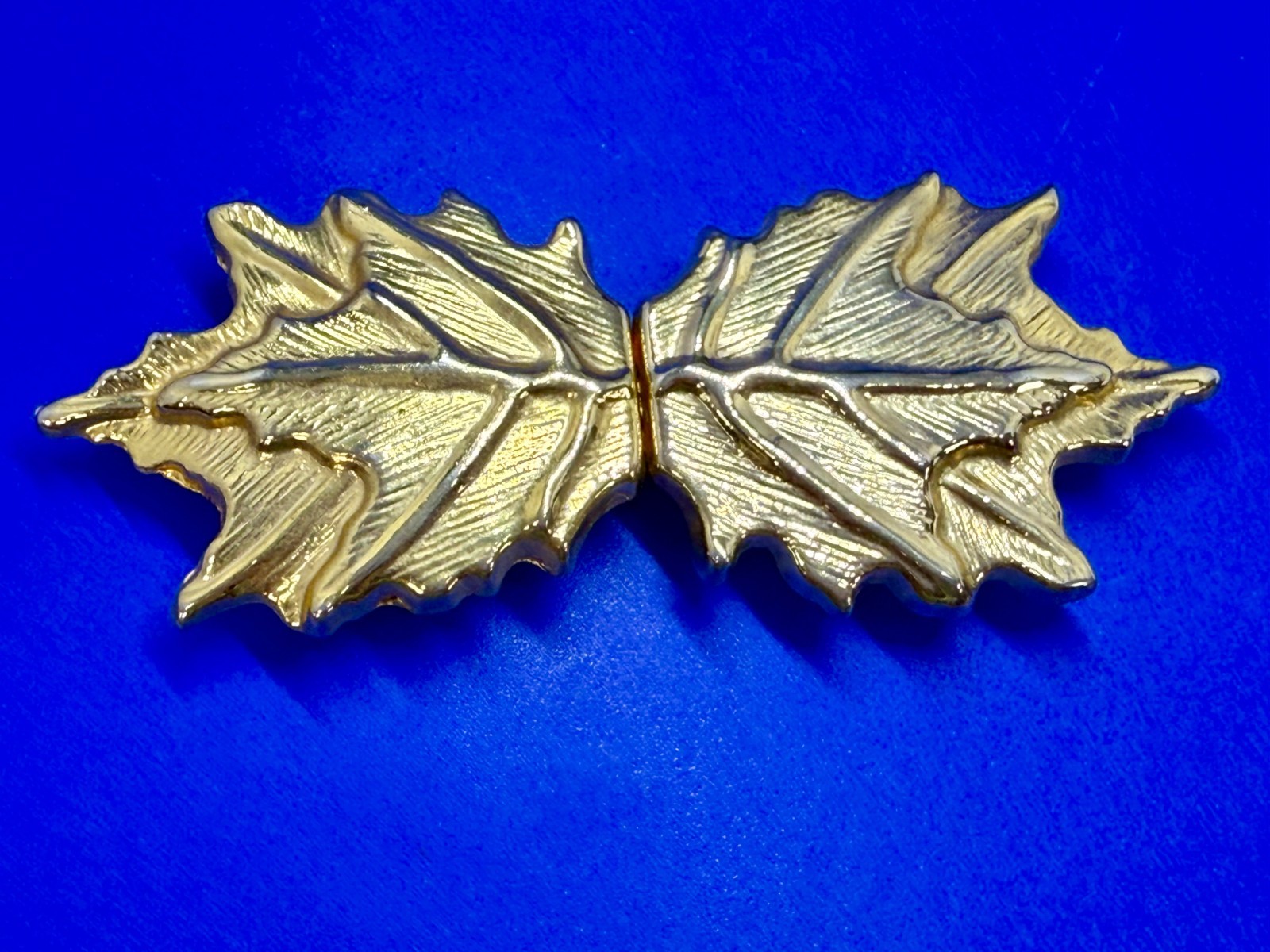 Maple Leaf  Interlocking Two Piece Vintage Gold T… - image 2