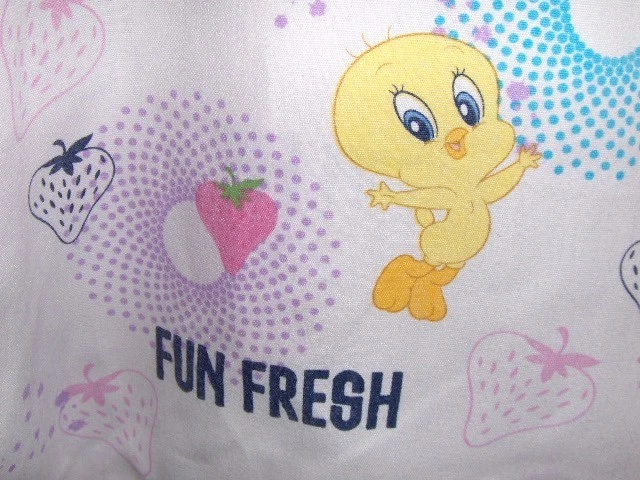 Looney Tunes - Tweety Bird scrub top - Small - Image 2 of 3