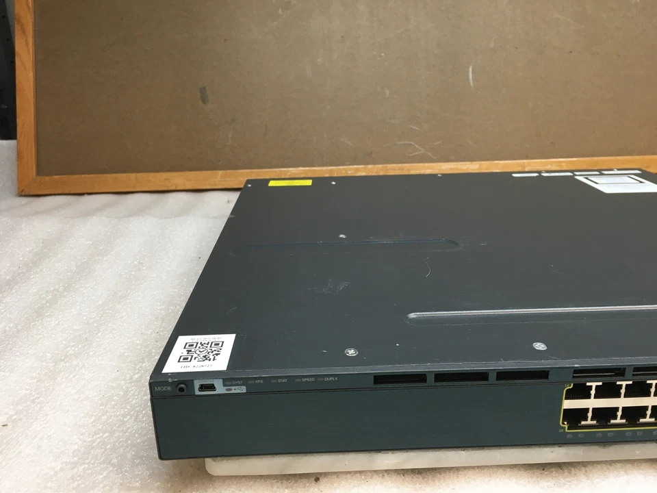 Conmutador Ethernet de 24 puertos Cisco Catalyst serie 3560-X WS-C3560X-24T-S V02 Foto 3 de 4