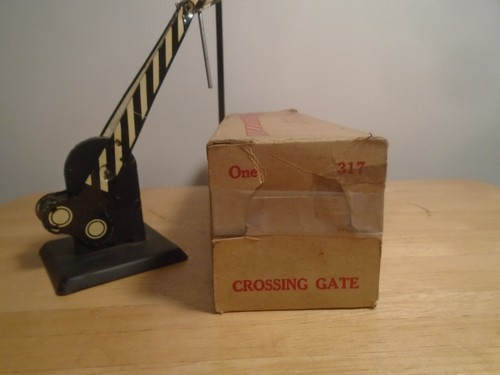 MARX #317 O GAUGE OPERATING CROSSING GATE EXCELLENT CONDITION IN BOX - Picture 3 of 3