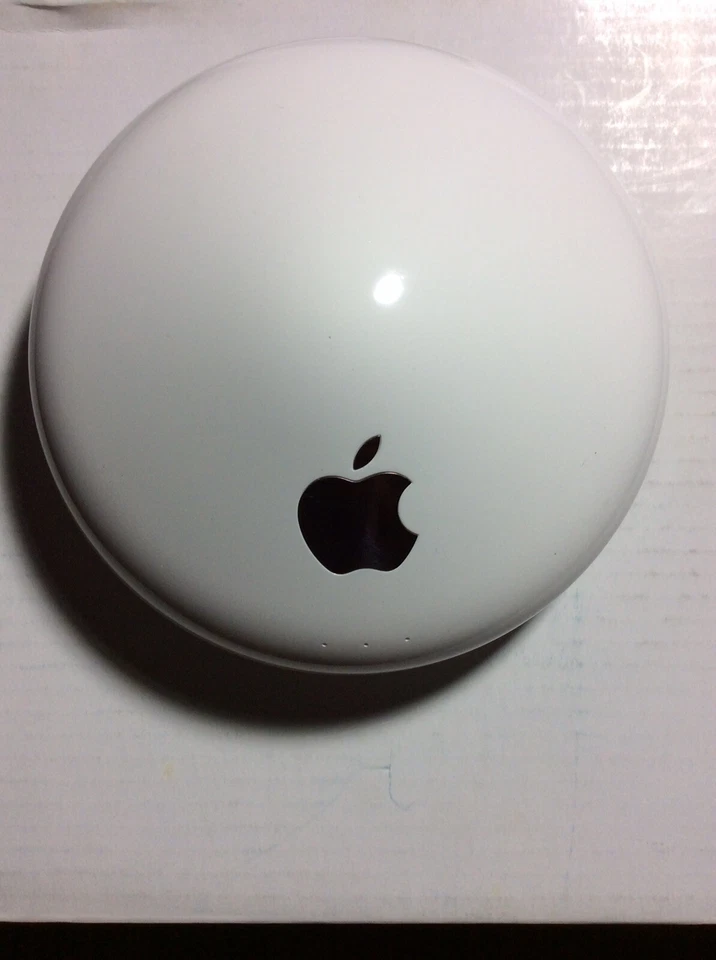 Apple AirPort Extreme Base Station A1034 54 Mbps 10/100 Wireless G Router  - Image 3 of 3