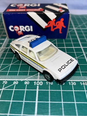 Corgi - 4 véhicules de course F1, dont 3 neuf en boite ref 154/151/160