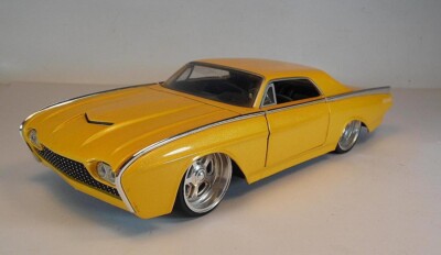 Jada Toys 1/24 Nr. 90454 1963 Ford Thunderbird Coupe #5357