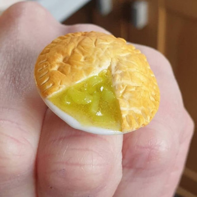 Einzigartiger APFELKUCHENRING Mini MINIATUR Lebensmittelschmuck HANDGEFERTIGT Pudding GESCHENK VERPACKT