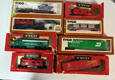Lot OF 8 Tyco HO Trains Used with boxes Boxed Cabooses