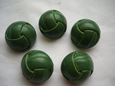 GRÜN LEDEROPTIK FUSSBALL STIL E 23 mm KNÖPFE x 5 KOSTENLOSER VERSAND