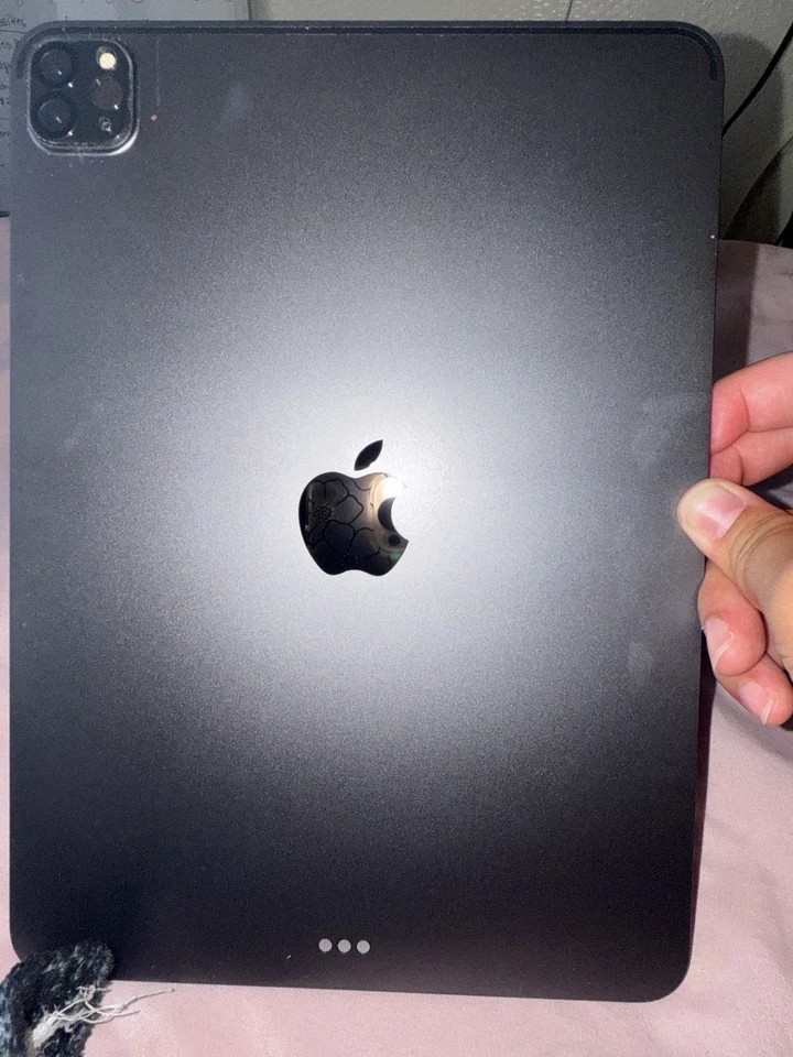 Apple iPad Pro 11in. (3rd Gen) 128 GB, Wi-Fi , bundle Logi Keyboard Case - Image 2 of 4