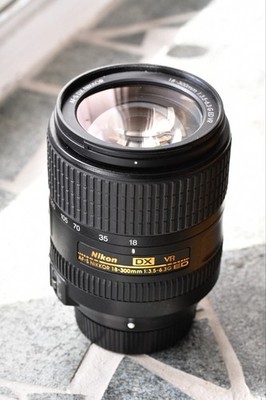Nikon AF-S DX Nikkor 18-300mm 1:3.5-6.3 G ED VR Objektiv