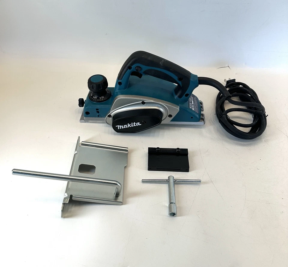 Cepilladora Makita 3 1/4 pulgadas con cable con estuche rígido 6,5 amperios hoja defectuosa modelo KP0800K Foto 2 de 4