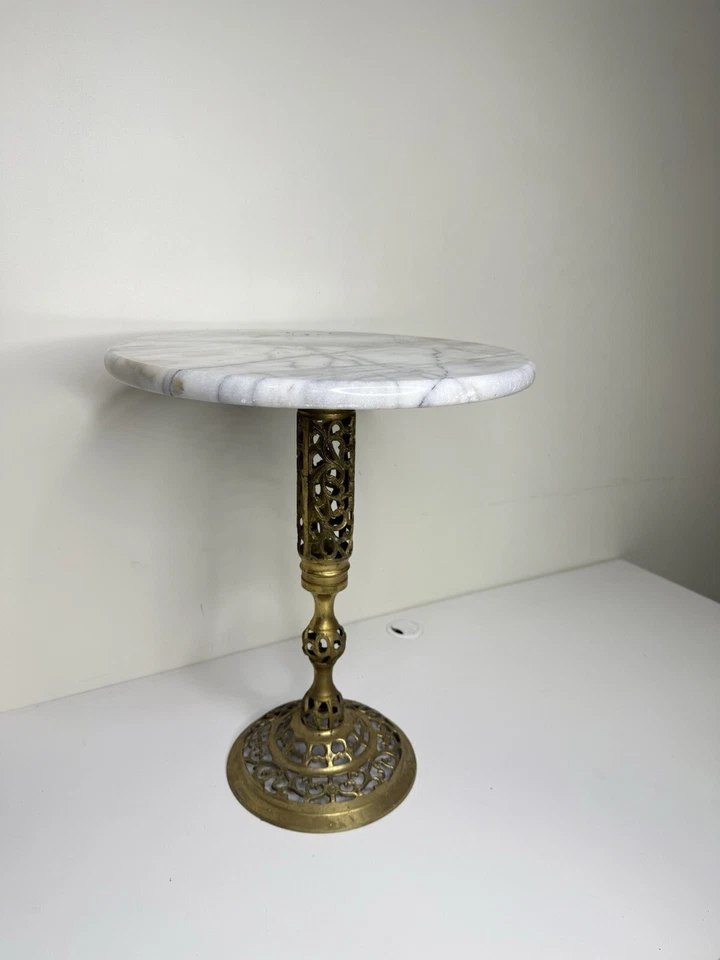 Mesa auxiliar vintage de mármol Carrara de latón reticulado | Soporte para plantas Foto 2 de 4