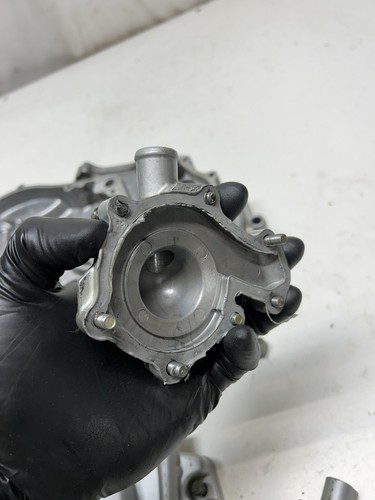 2005 05 Polaris Predator 500 OEM LOT Right Crankcase Case Clutch Cover Water Pum - Picture 4 of 23