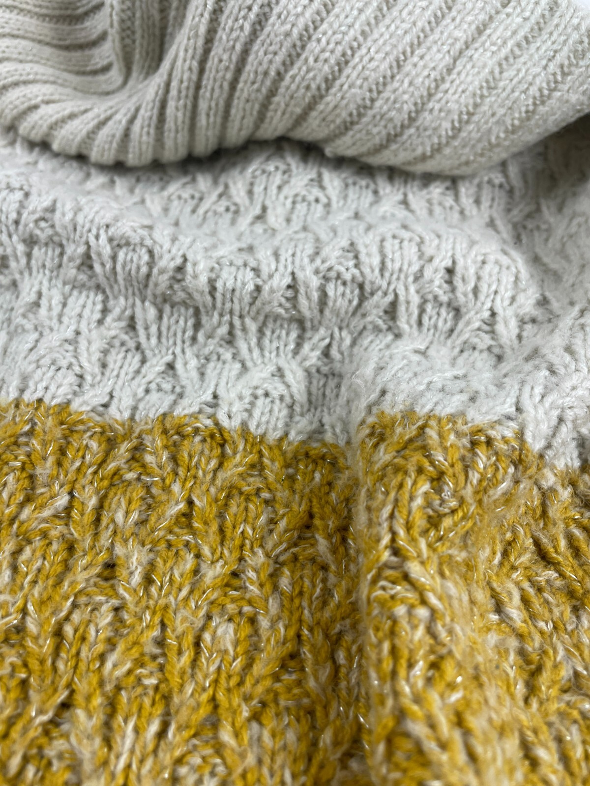 Universal Thread Sweater Women's Size Medium Off … - image 5