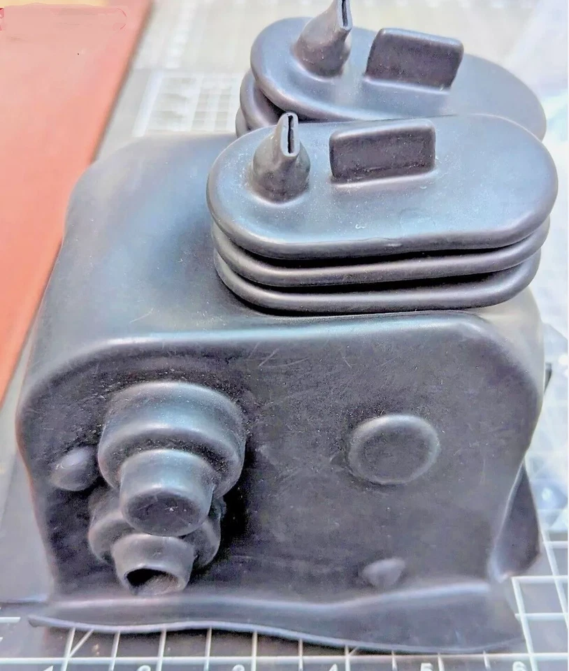 BOTA GOMA CONTROL TRANSMISIÓN 5583642 HUMMER 12338458-1 HMMWV M998 [D1S2] Foto 3 de 4