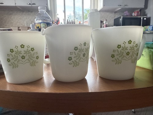 PYREX CORNING SPRING BLOSSOM GREEN MILK GLASS COFFEE MUGS CUPS D HANDLE 1410 - Picture 4 of 4