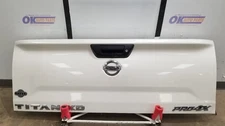 19 NISSAN TITAN XD REAR TAILGATE ASSEMBLY WITH REAR VIEW CAMERA WHITE