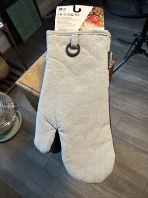 Frigidaire Set of 2 Oven Mitts Heat Resistant Cotton Gray Brand New