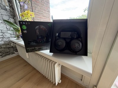Razer Kraken V4 Pro Gaming Headset - Kabelloses Headset mit Control Hub