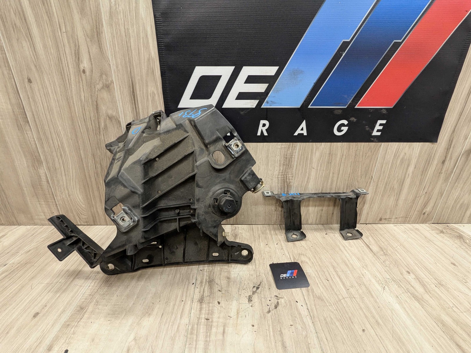 OEM BMW F15 F16 F85 F86 X5 X6 Front Left Driver Fender Mount Support Brackets