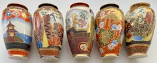 Squisito set di 5 vasi decorativi giapponesi Satsuma, altezza 13 cm ciascuno, 1900 circa