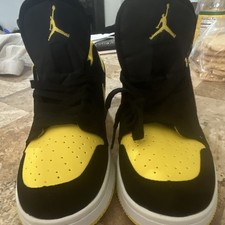 Jordan Air Jordan 1 Mid Top Yellow Black Whit...