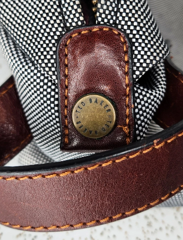 Ted Baker London Travel Makeup Bag Salt & Pepper with Leather 14x6 - Image 3 of 4