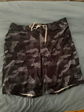 Under Armour Men's Camo Board Shorts Gray/Black Drawstring Back Pocket Size 34
