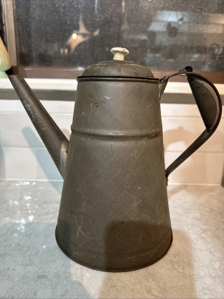 Antigua estufa de campo de hojalata cafetera rústica americana Foto 3 de 4