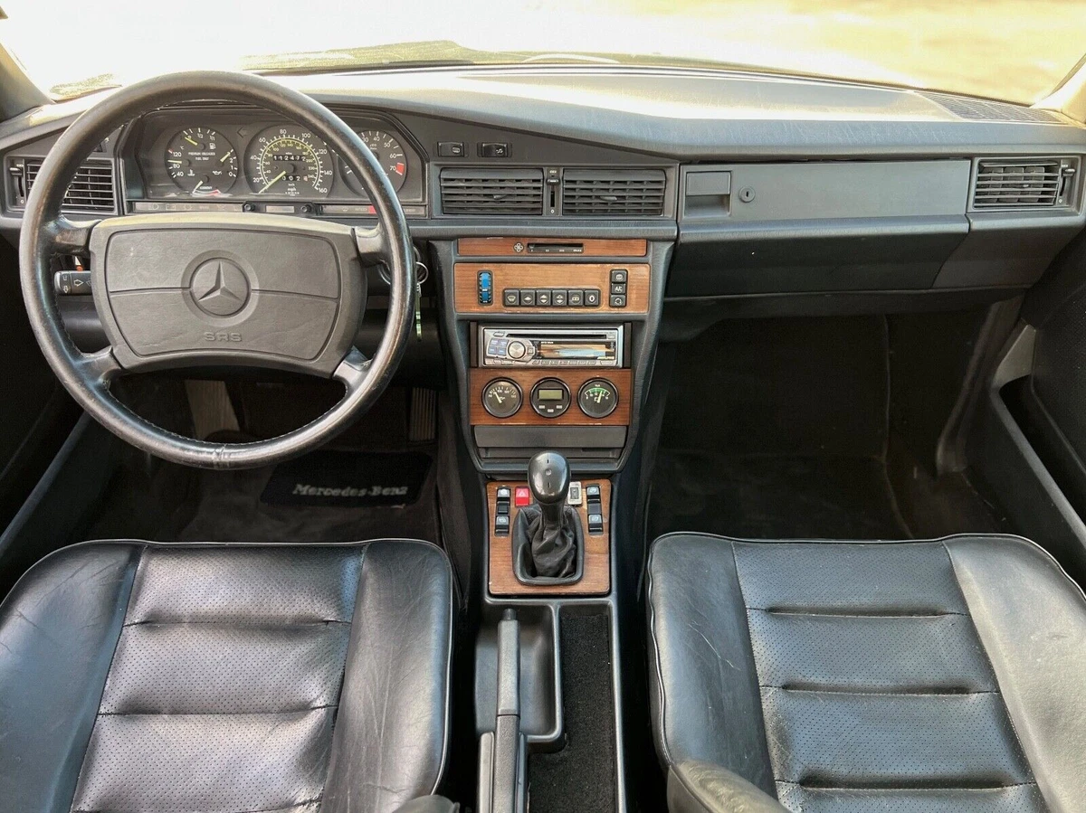 1987 Mercedes-Benz 190E - dashboard - full view