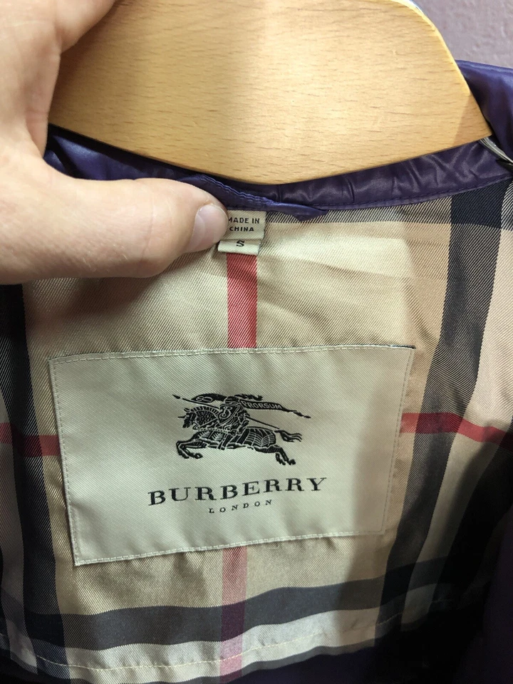 Chaqueta de plumón de ganso Burberry London talla S Foto 3 de 4