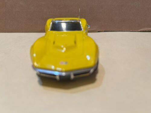 1/43 MATCHBOX 1969 CHEVROLET CORVETTE CONVERTIBLE YELLOW WITH BOX & CERT. - Picture 2 of 7