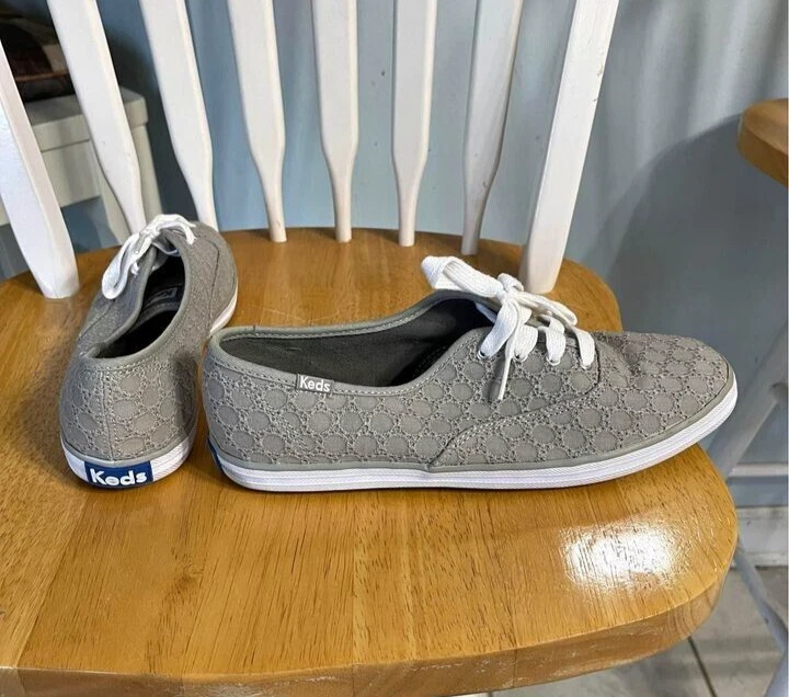 Eyelet keds store