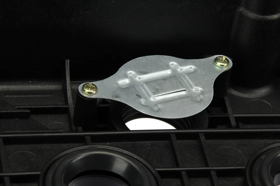 Engine Valve Cover URO For 2004 Dodge Verna 1.6L L4 - Image 4 of 4