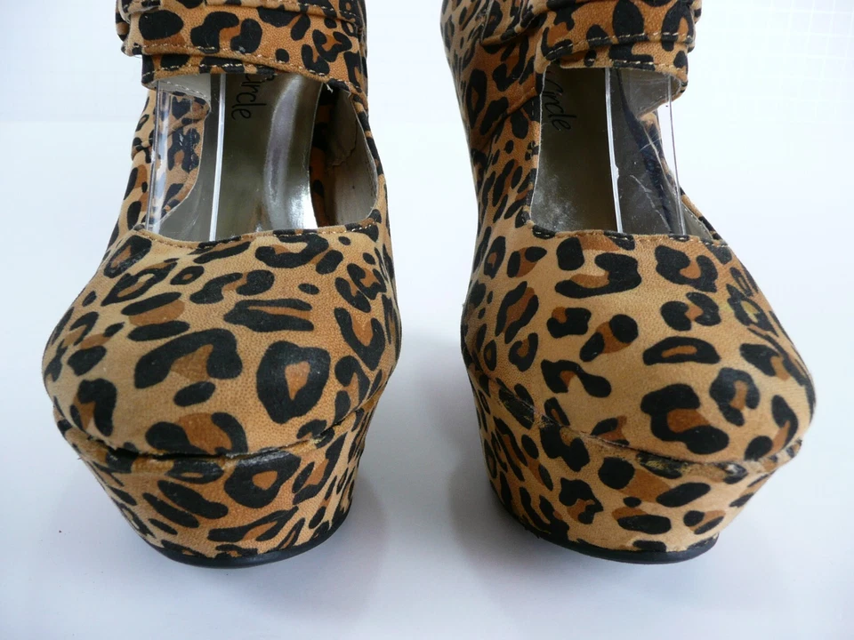 Women's Platform Wedge Size 5.5 Heels Shoes Cheetah Leopard Print Buckle - Image 3 of 4