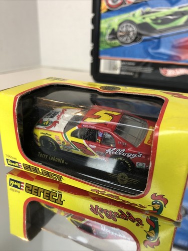 Revell Select 1:64 Kelloggs Racing #5 Terry Labonte 1998 Die Cast - Picture 2 of 7