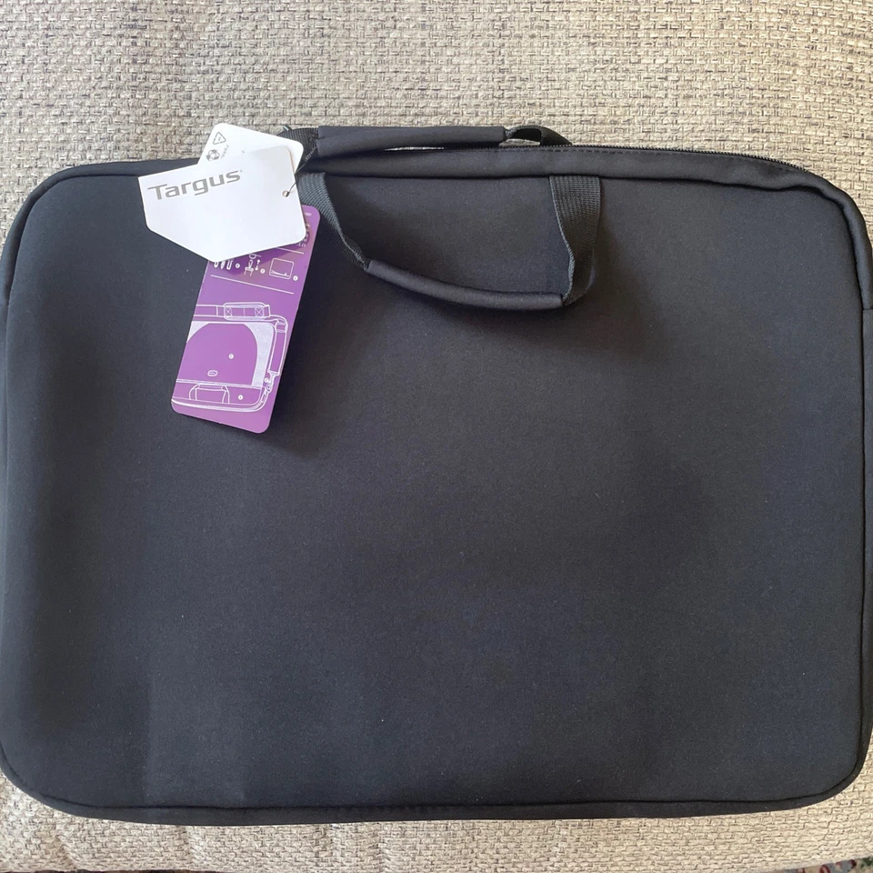 Targus Neoprene Laptop Sleeve for 17" Laptops Black (CVR217-92) - Image 4 of 4