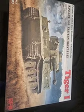 Rye Field Model 1/35 Tiger I Early Production w/Full Interior #RM-5003