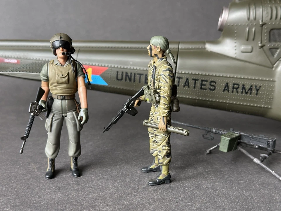 Ultimate Soldier 1:18 UH-1C Huey Helicopter Pilot 7th Air Cav 21st Century Toys - Image 4 of 4