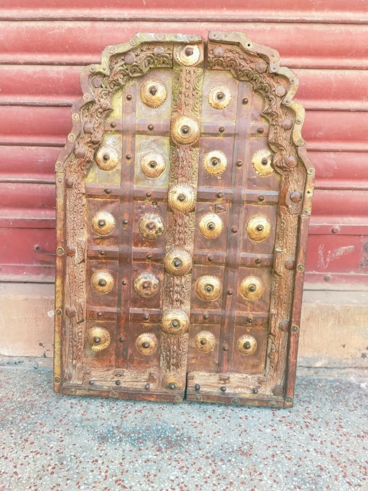 Antiguo panel de pared de puerta de madera de latón tallado a mano vintage Heritage Royal Rajwada Foto 3 de 4
