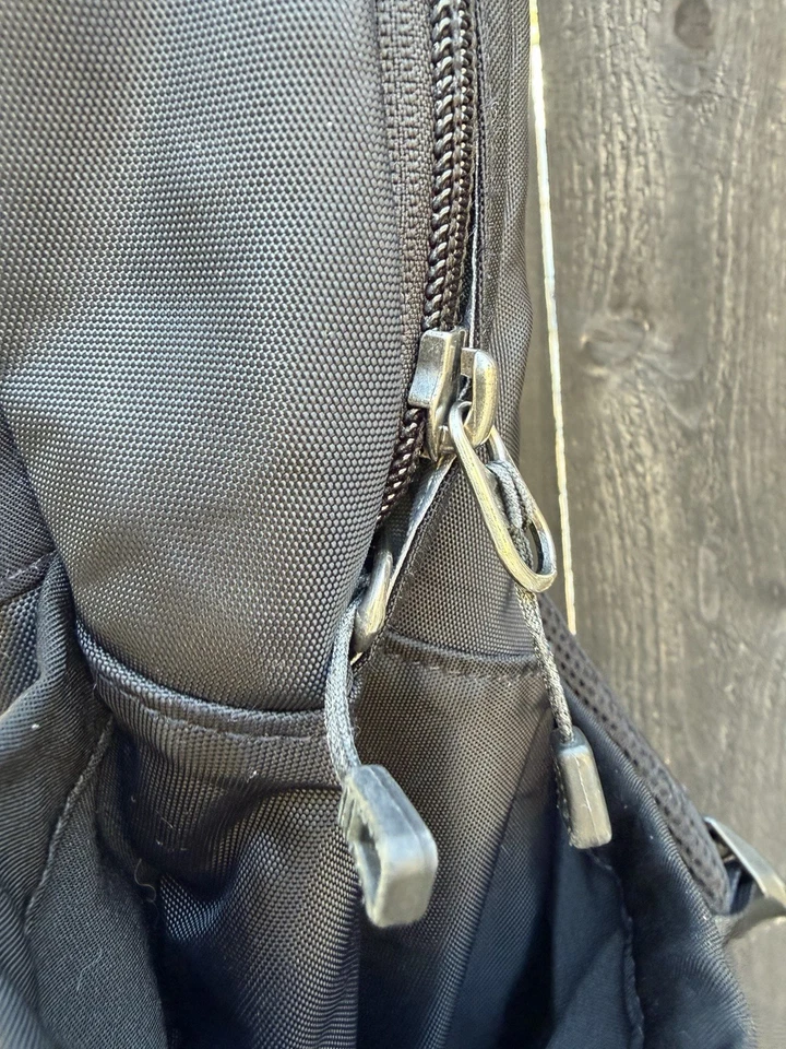 Patagonia Unisex Black Nylon Adjustable Straps Multi Pockets Yerba 22L Backpack - Image 4 of 4