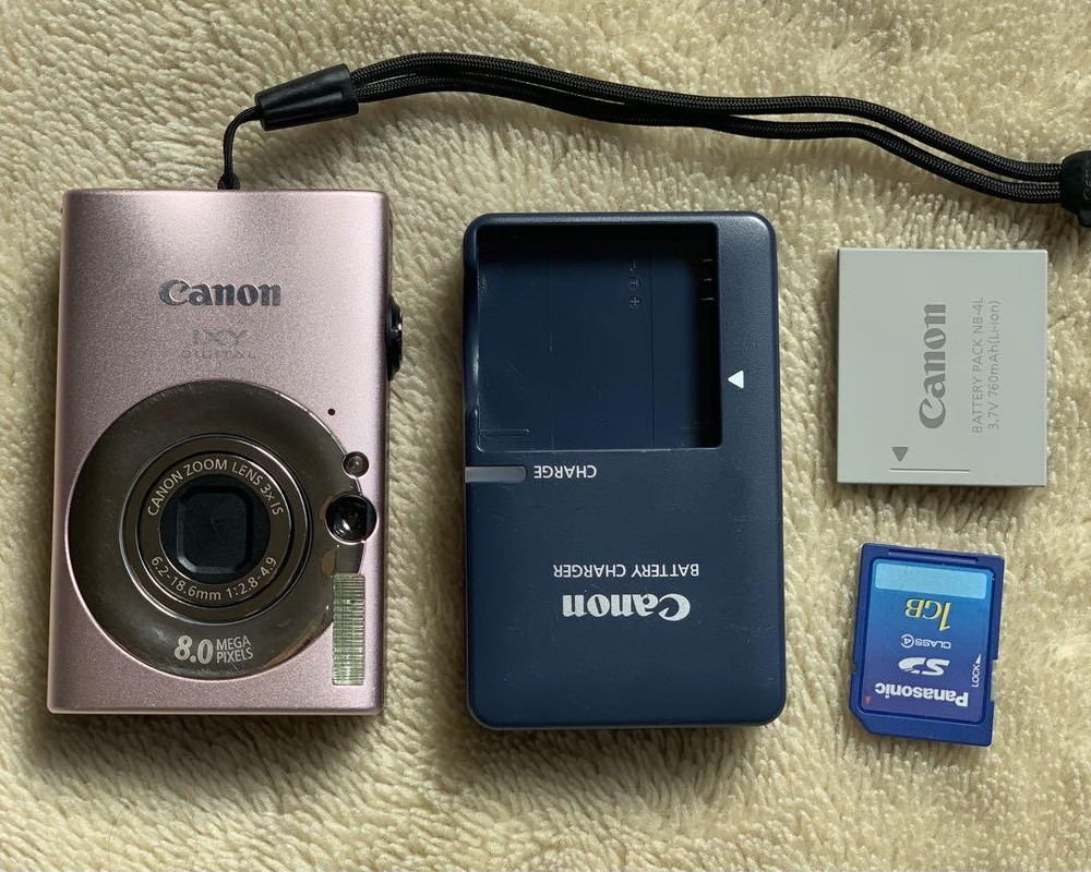 Canon IXY DIGITAL 20IS digital camera. Digital Camera Photo