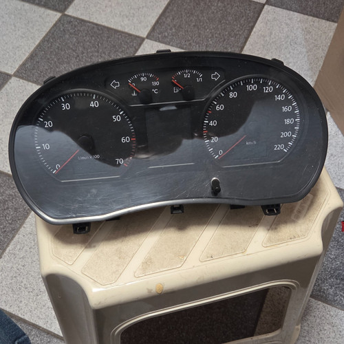 VW Polo 9N Tacho Kombiinstrument 6Q0920823T